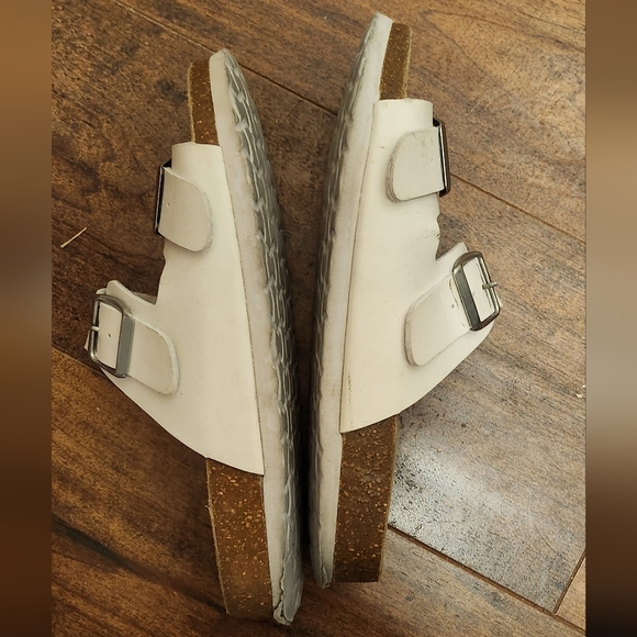 Cushionaire - SZ 6.5 White Lane Cork Footbed Sandal with Buckles - Picture 8 of 11